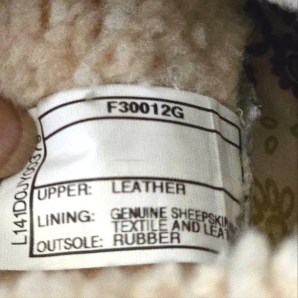 S.  O.  L.  D.    UGG Black Leather Sheepskin Lined Wood Heel Boots size 8 - Picture 8 of 14